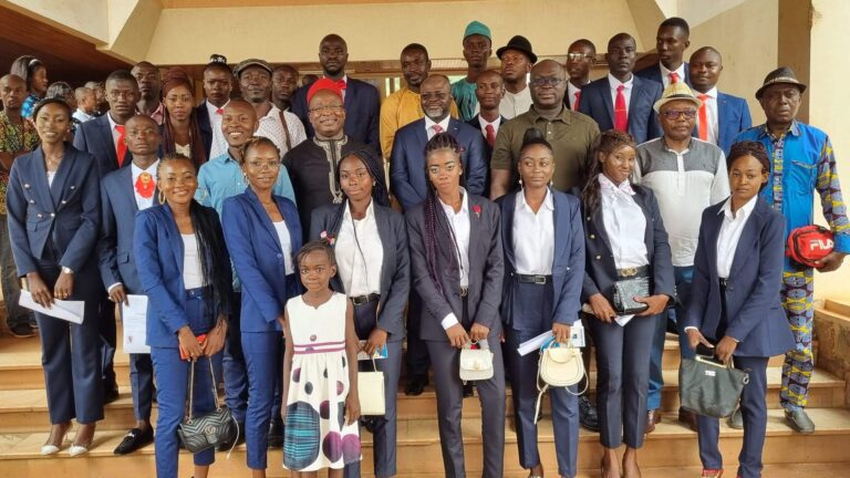 Des Enseignants Hautement Qualifiés et Toujours Disponibles – NewTech Institut.